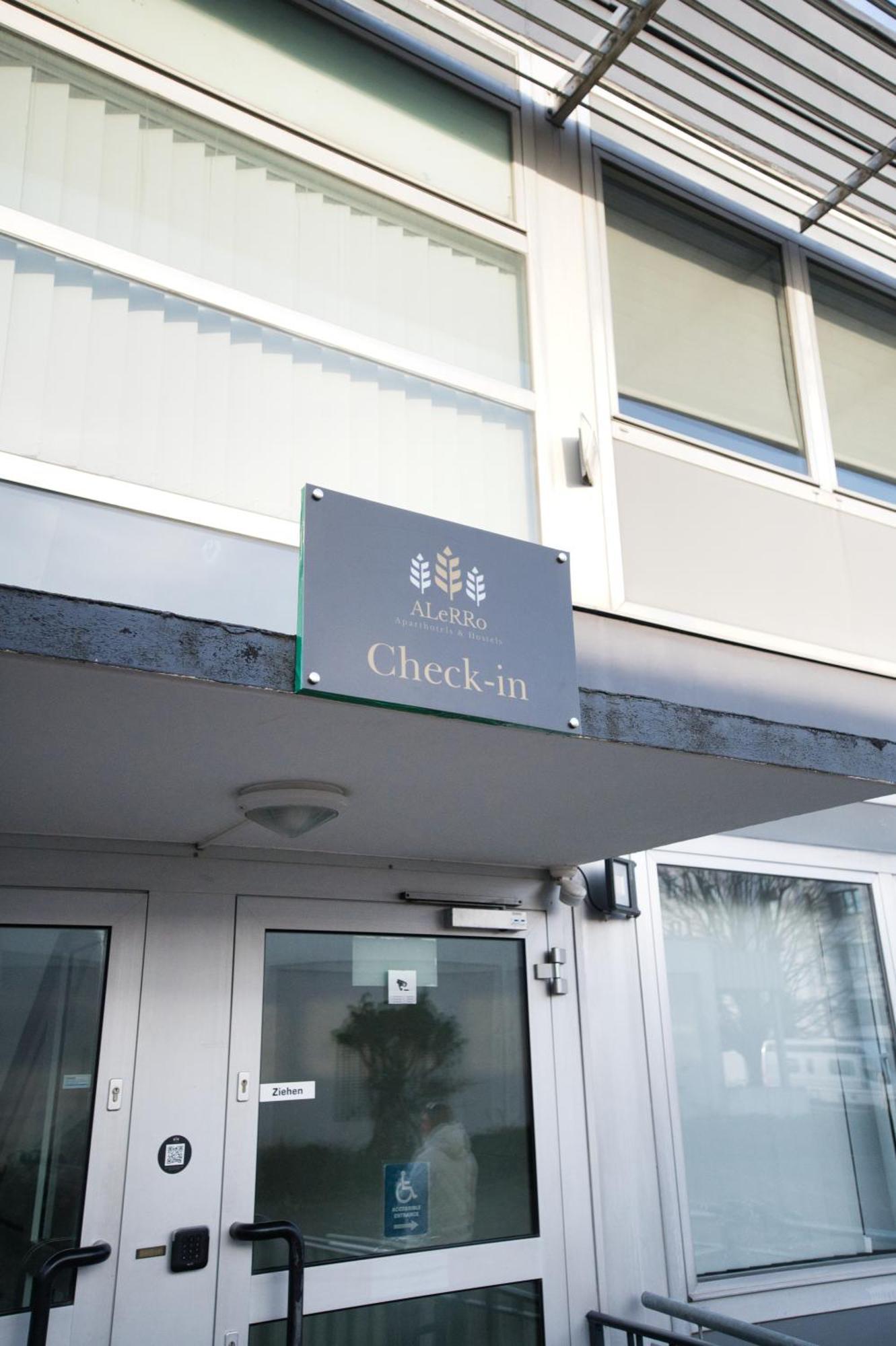 Messe Hostel *